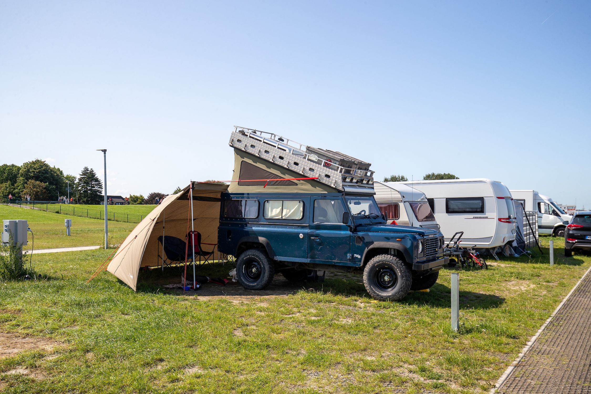 Campen mit dem umgebauten Auto in Dangast